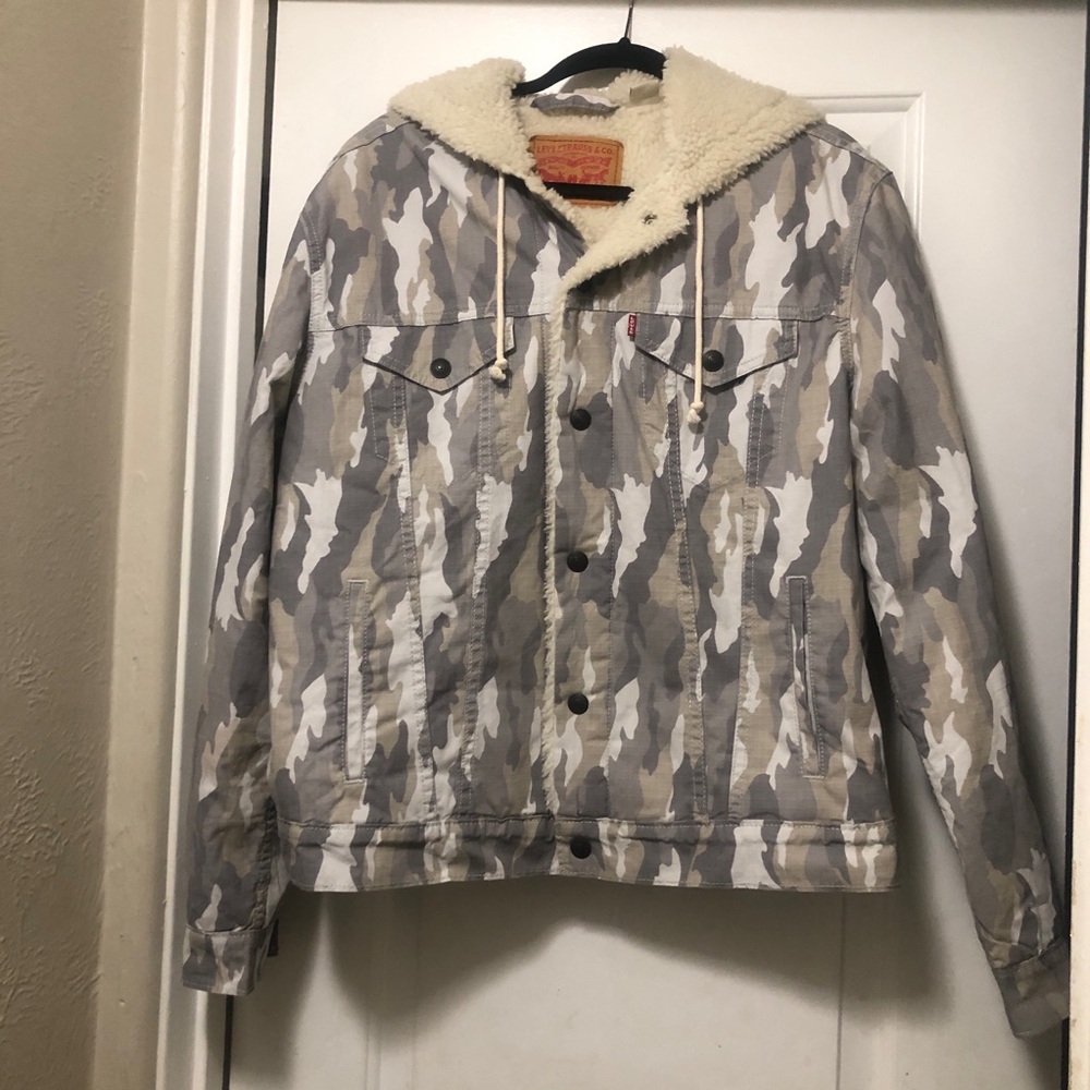 Levi's Men's Hooded Trucker Jacket Size M great conditions